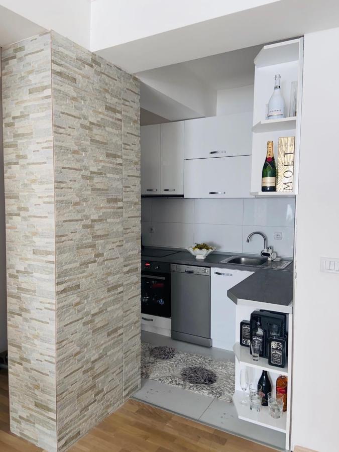 Royal King Apartment كومانوفو المظهر الخارجي الصورة